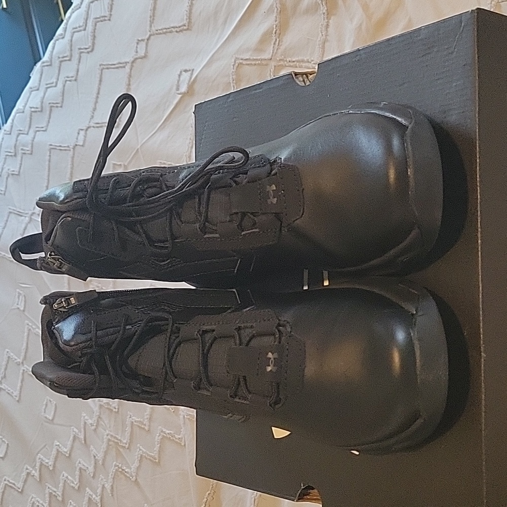 UnderArmour Stellar G2 6" Side Zip NWOT Black Boots- Size 8.5 (feels larger)